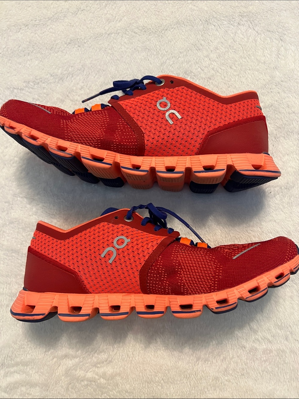 On Running Women's Red Orange Blue Cloudswift Sneakers size 7 - Picture 2 of 5